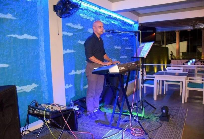 Beach Corridor Hotel & Spa