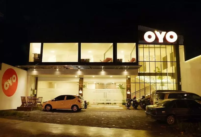 ホテル Oyo 379 Grand Mundu