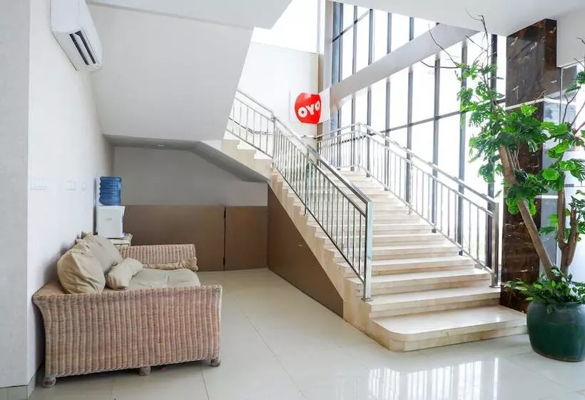 ホテル Oyo 379 Grand Mundu