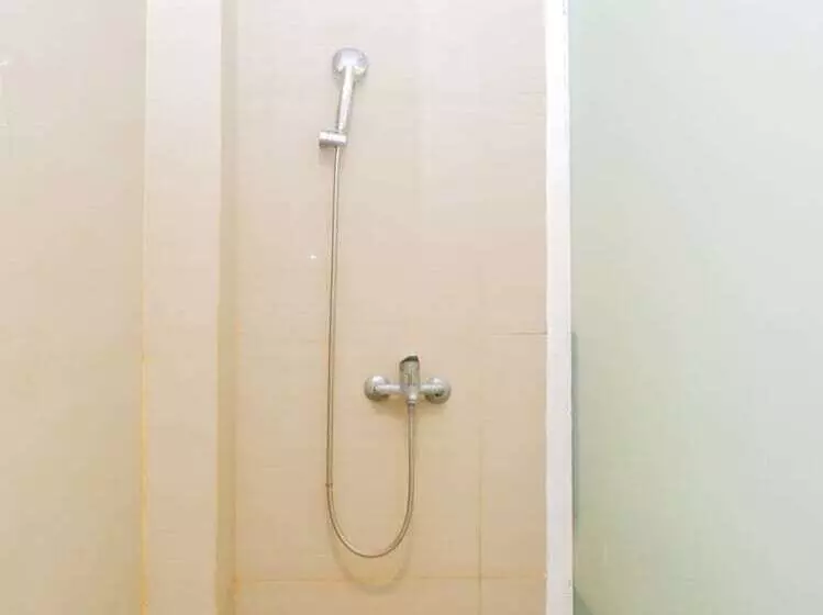 ホテル Oyo 379 Grand Mundu