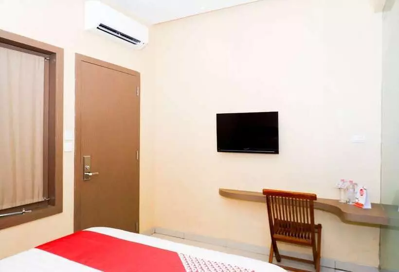 ホテル Oyo 379 Grand Mundu