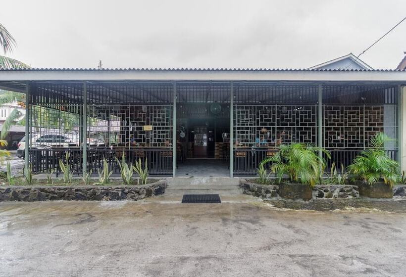 בית מלון כפרי Reddoorz At Jalan Babepalar Rike Manado