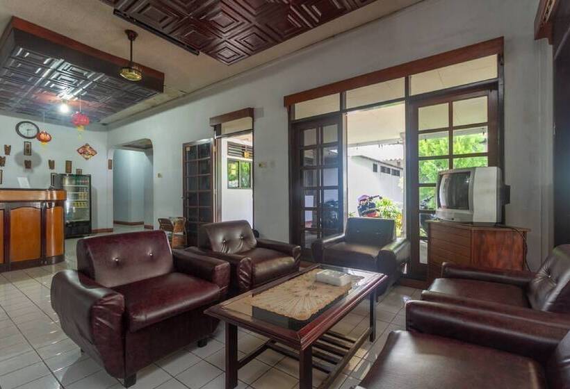 בית מלון כפרי Reddoorz At Jalan Babepalar Rike Manado