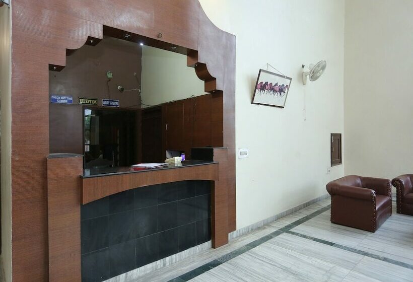 Oyo 16906 Hotel Balsons