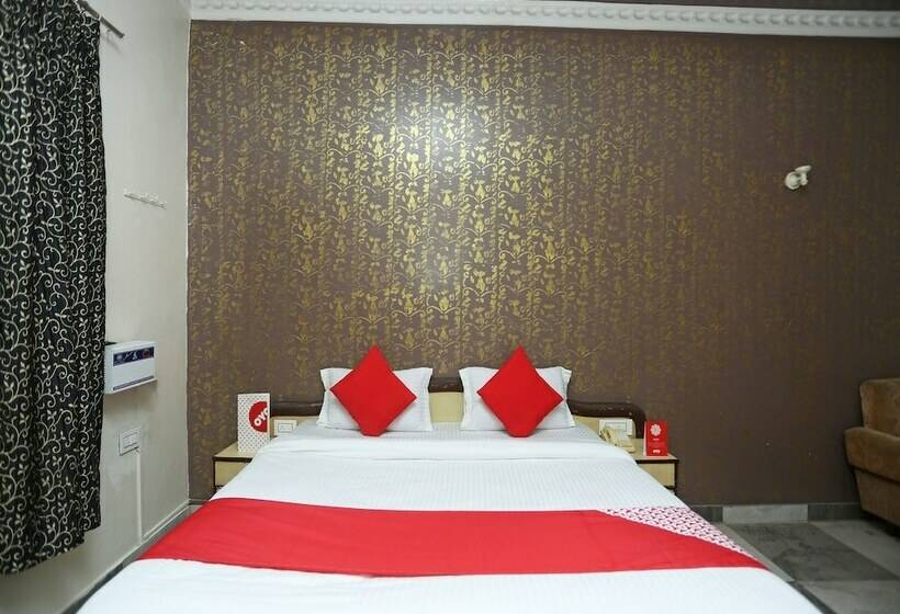 Oyo 16906 Hotel Balsons