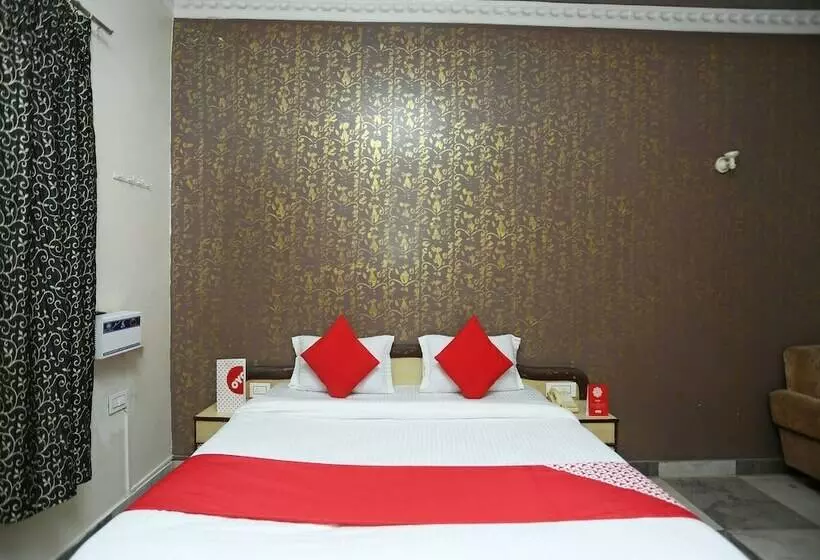 Oyo 16906 Hotel Balsons