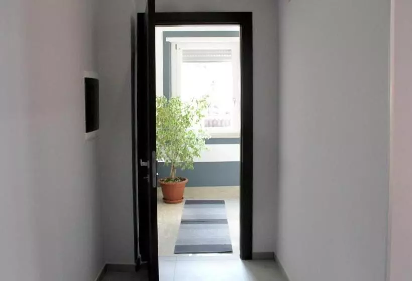 تختخواب و صبحانه Easyroom Frosinone   Casello Autostradale