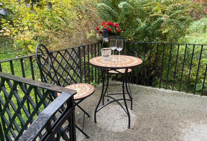 بنسيون Ingrids Apartments