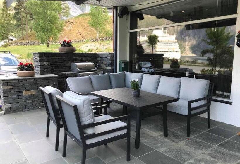 بنسيون Ingrids Apartments