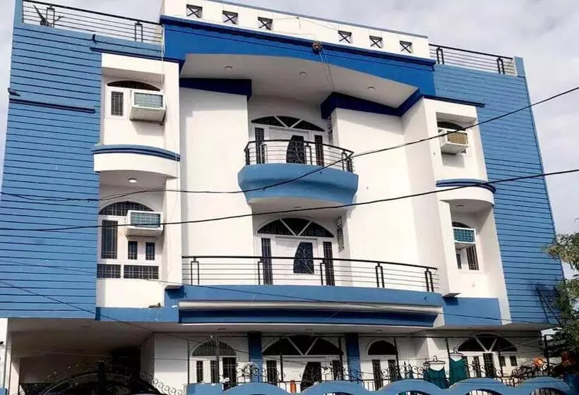 Hotel Crossroads