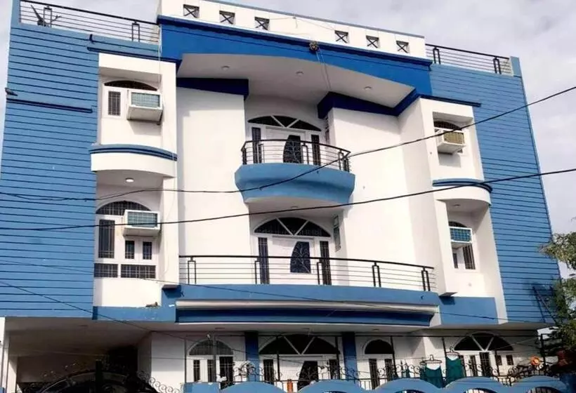 Hotel Crossroads