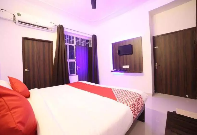 Hotel Crossroads