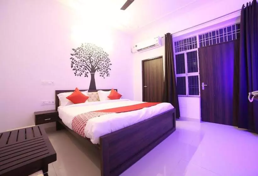 Hotel Crossroads