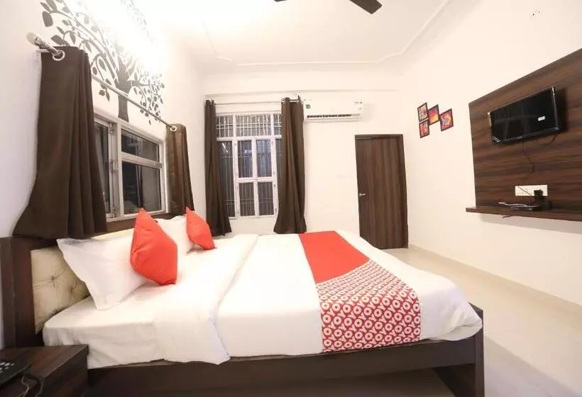 Hotel Crossroads