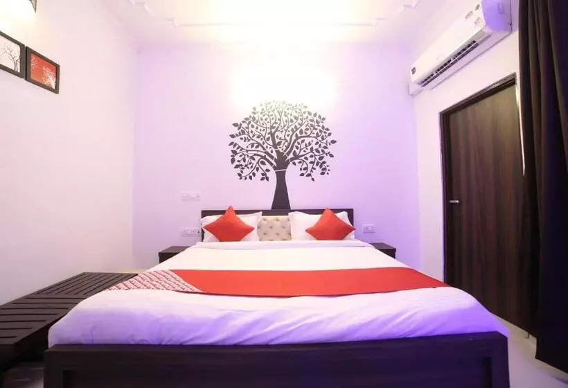 Hotel Crossroads