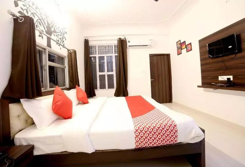 Hotel Crossroads
