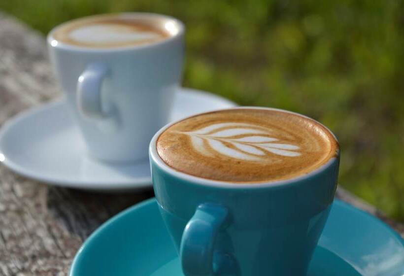 Отель Margo S Garden Farmstay, Kiroro