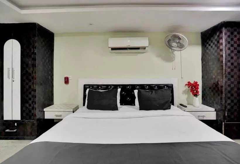 Oyo 23090 Hotel Mani Bhai Patel