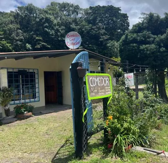 ペンション Bambito´s Café & Hostel