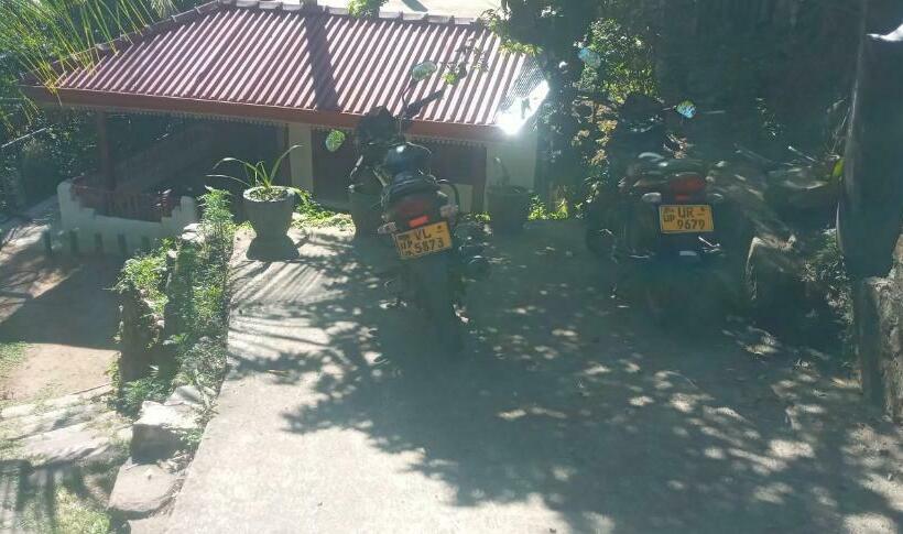 Hotel Induwara Guest