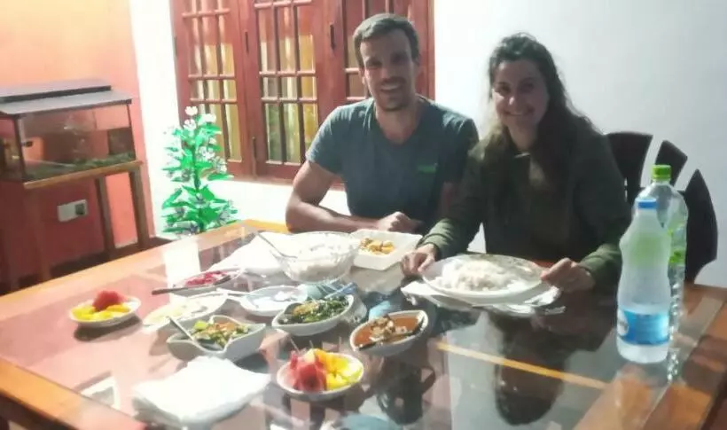 هتل Induwara Guest