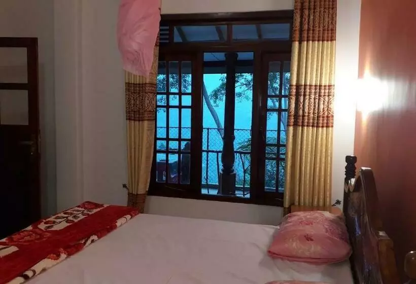 هتل Induwara Guest