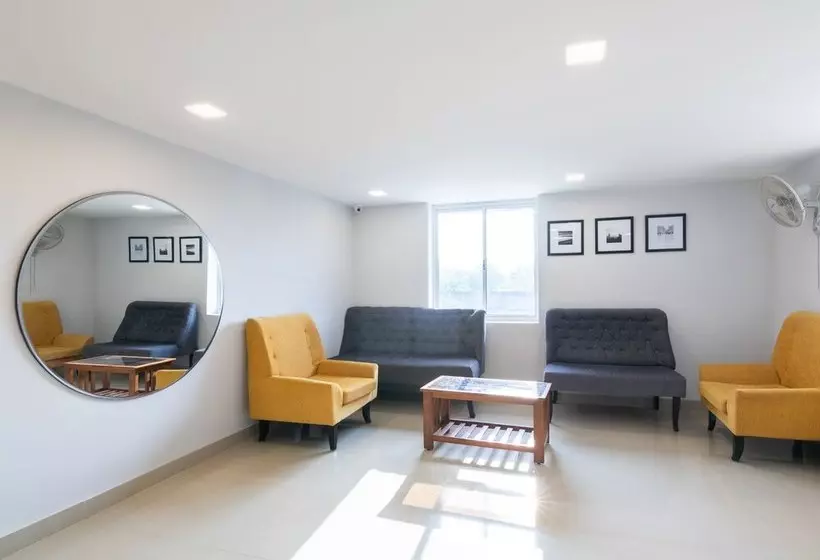 ホテル Silverkey Executive Stays 26881 Mahalakshmi Enclave