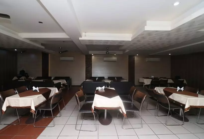 Oyo 22826 Hotel Sheltear & Resturant
