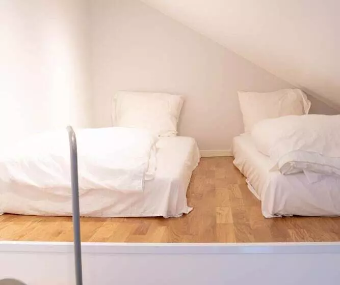 Aamiaismajoitus (B&B) Landvetter Parkering