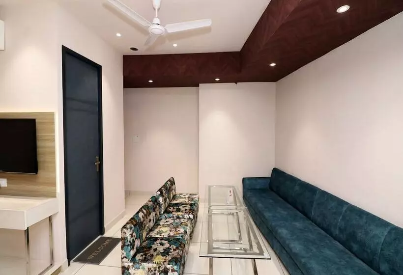 Hotelli Oyo 26833 Cabana