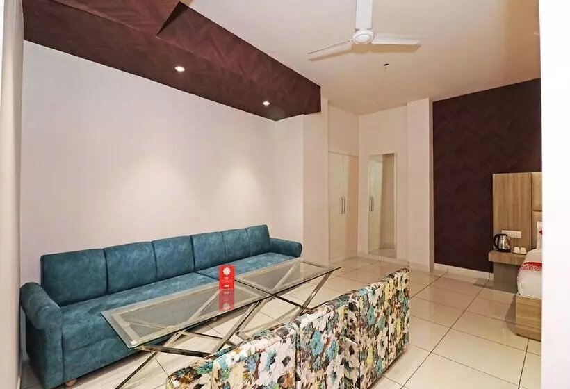 Hotelli Oyo 26833 Cabana