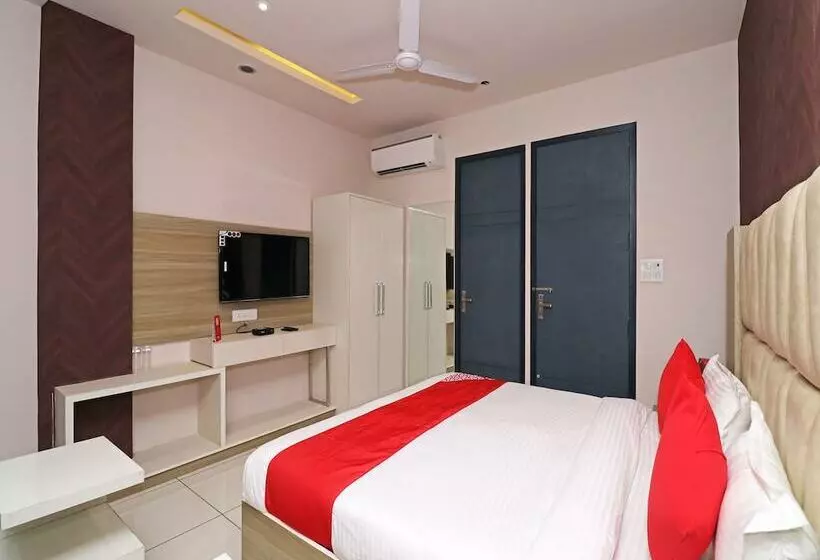 Hotelli Oyo 26833 Cabana