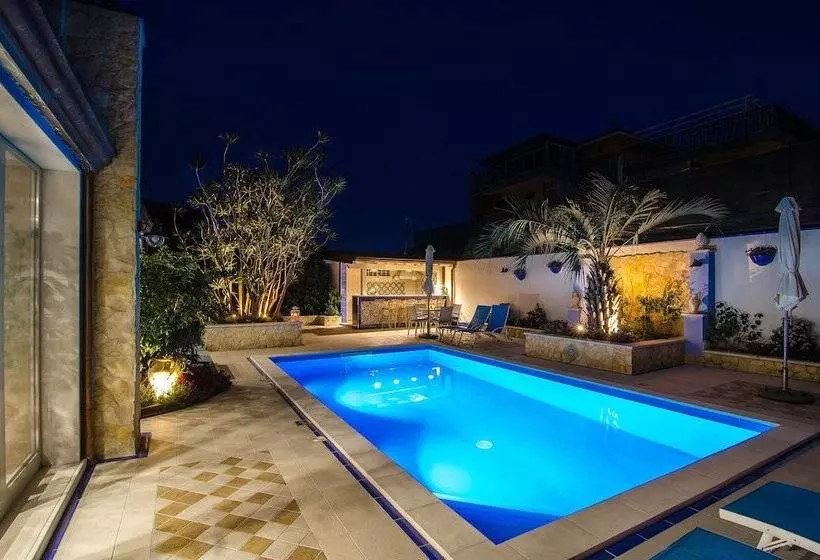 Pension  Mediterranean Charm