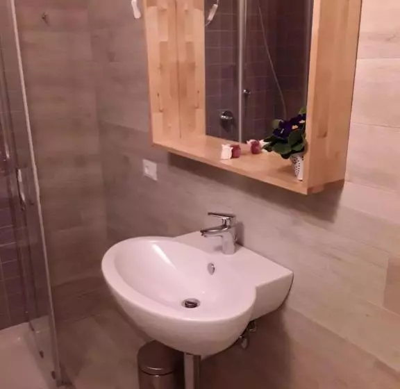 تختخواب و صبحانه La Casetta Di Giuci