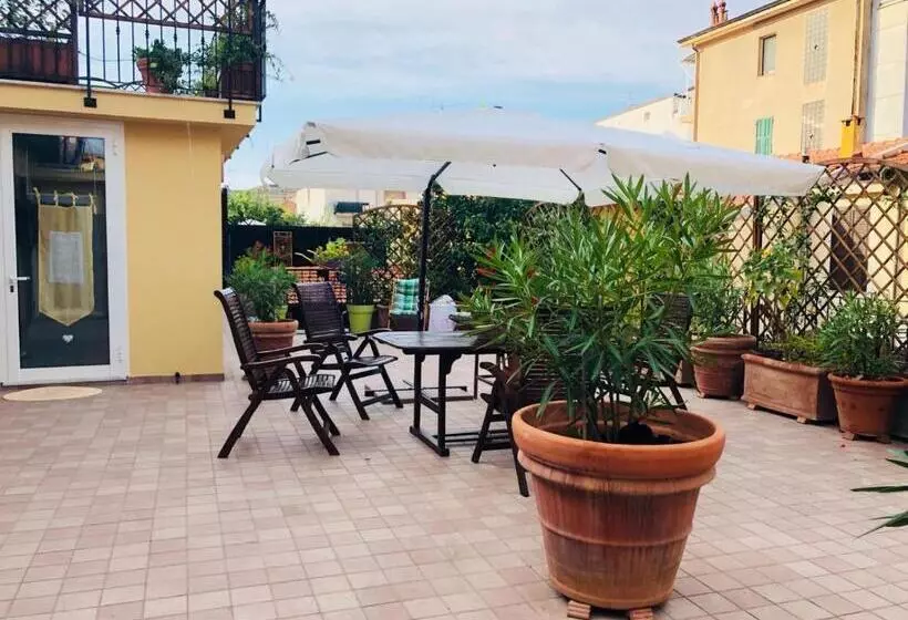 تختخواب و صبحانه La Casetta Di Giuci