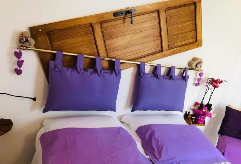 تختخواب و صبحانه La Casetta Di Giuci