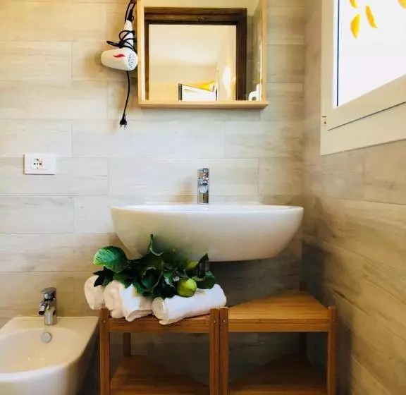 تختخواب و صبحانه La Casetta Di Giuci