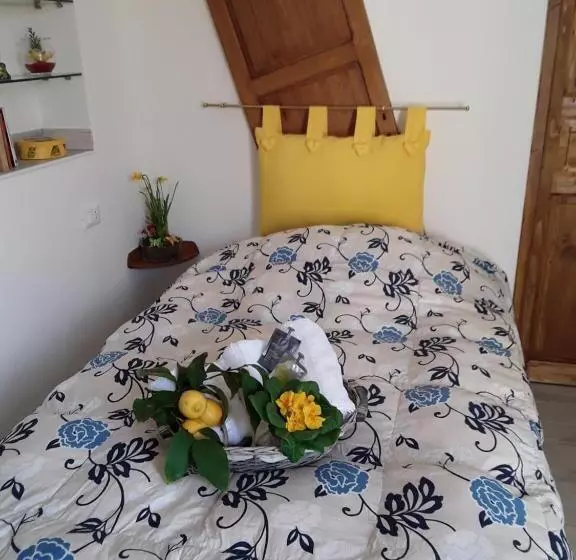 تختخواب و صبحانه La Casetta Di Giuci