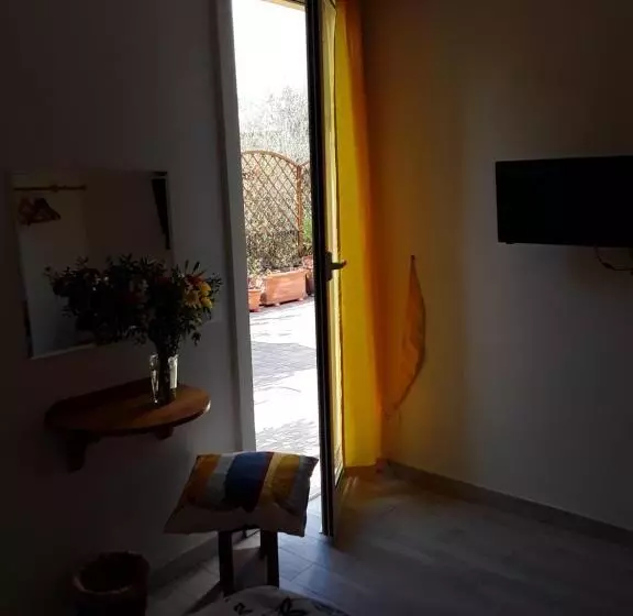 تختخواب و صبحانه La Casetta Di Giuci