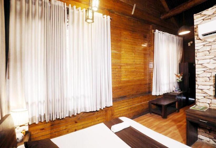 هتل Pali Village Resort