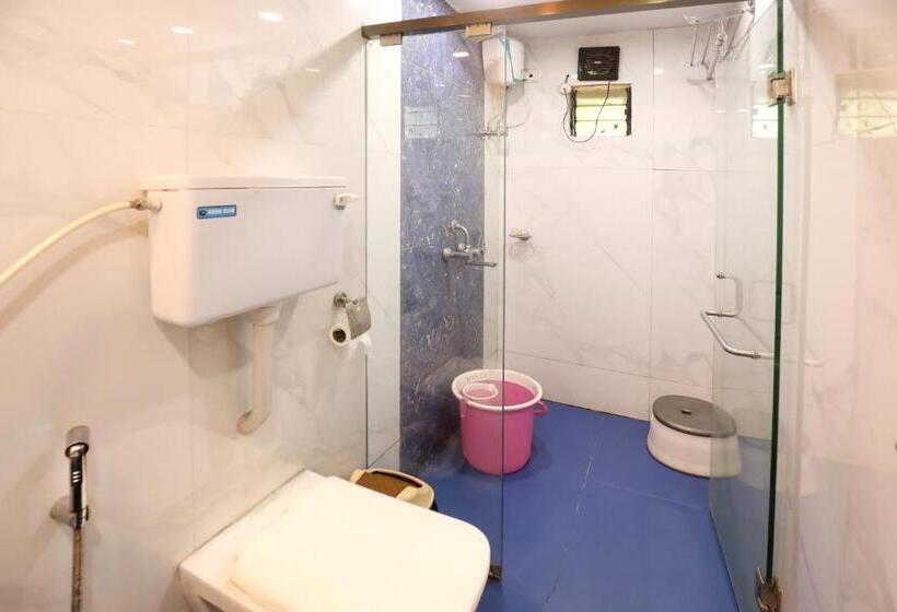 هتل Pali Village Resort