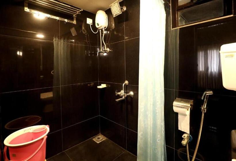 هتل Pali Village Resort