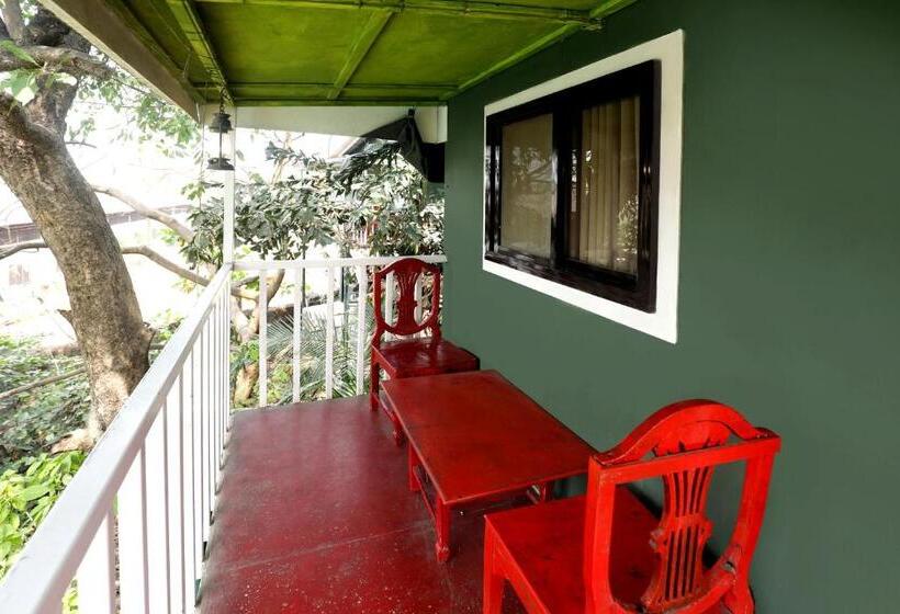 هتل Pali Village Resort