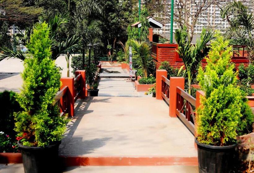 هتل Pali Village Resort