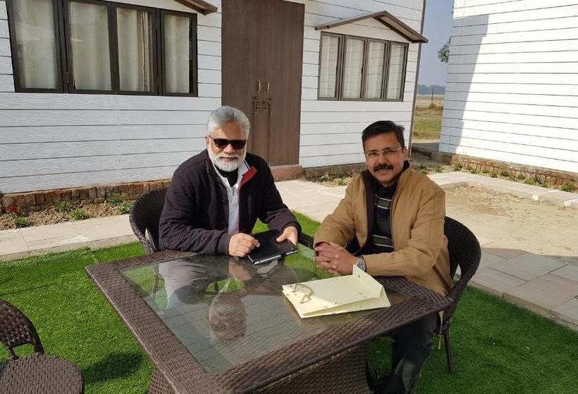 אתר נופש Living Green Farms