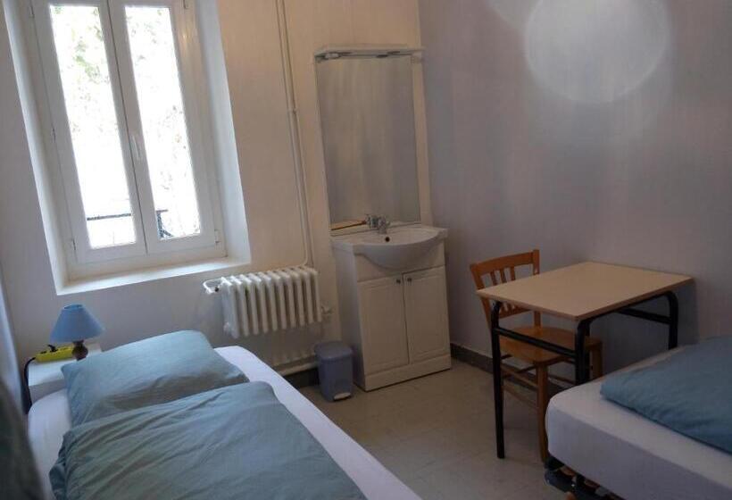 تختخواب و صبحانه Maison Familiale Des Gueyniers