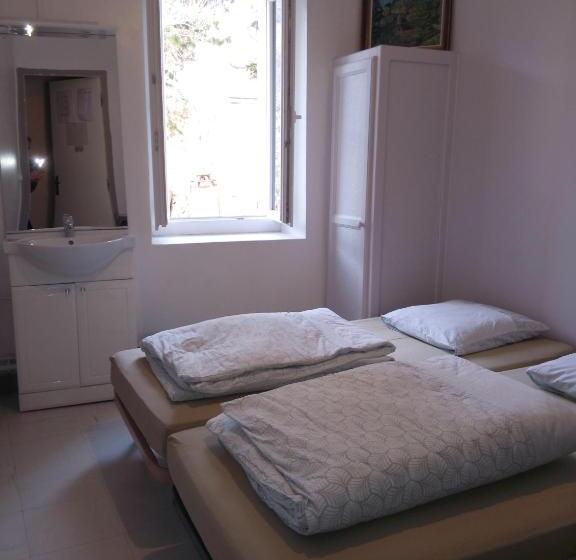 تختخواب و صبحانه Maison Familiale Des Gueyniers