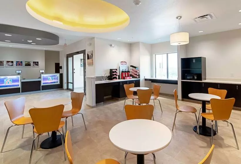 ホテル Studio 6 Austin Airport