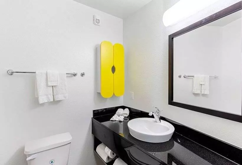 ホテル Studio 6 Austin Airport