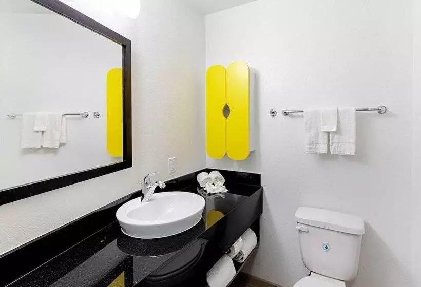 ホテル Studio 6 Austin Airport